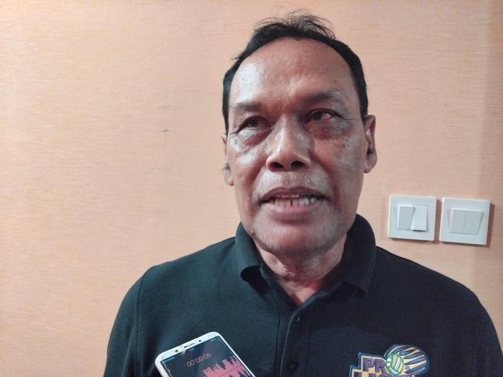 Asisten Pelatih 2 Tim Putri Yuso Jogja Pramudi Handoko saat memberikan keterangan pers, Minggu (22/12).  &nbsp;