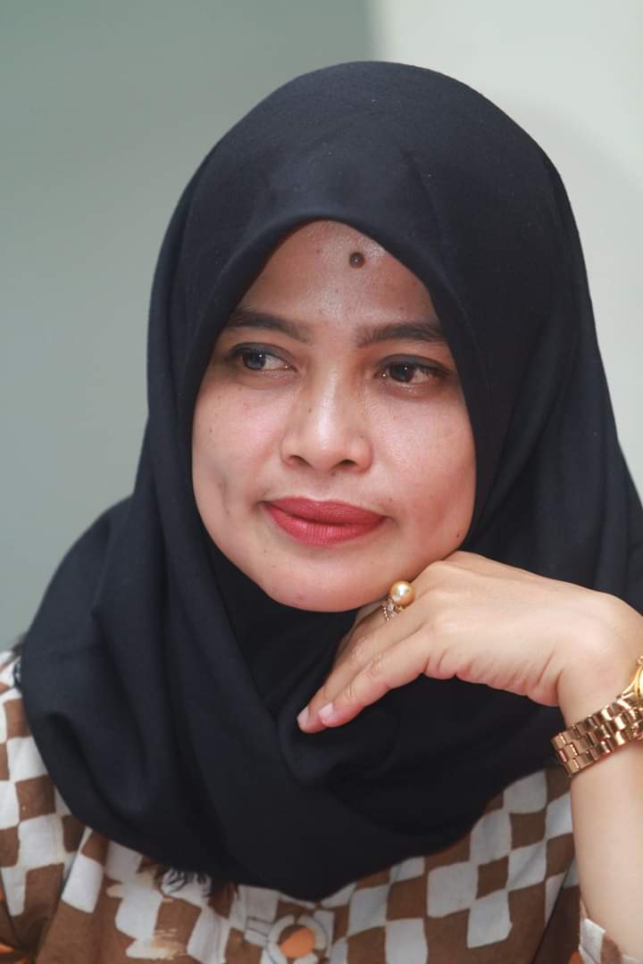 sapaannya itu juga disibukkan dengan perannya sebagai Staf Ahli Bupati Purworejo Bidang Kemasyarakatan dan SDM