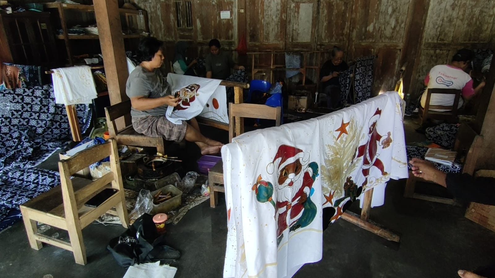 Batik Natal Motif Sinterklas dari Lendah Kulon Progo Diminati di Indonesia Timur