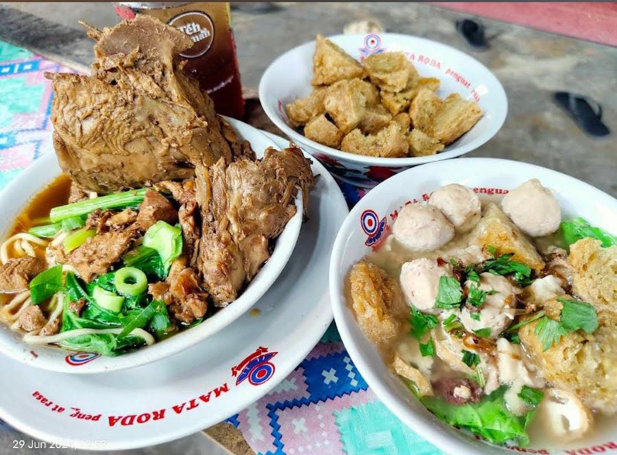 Beberapa menu makanan yang menggoda selera.