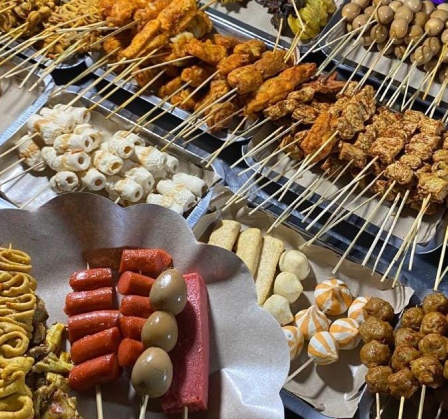 Berbagai makanan street food yang bikin ketagihan di Maguwoharjo.