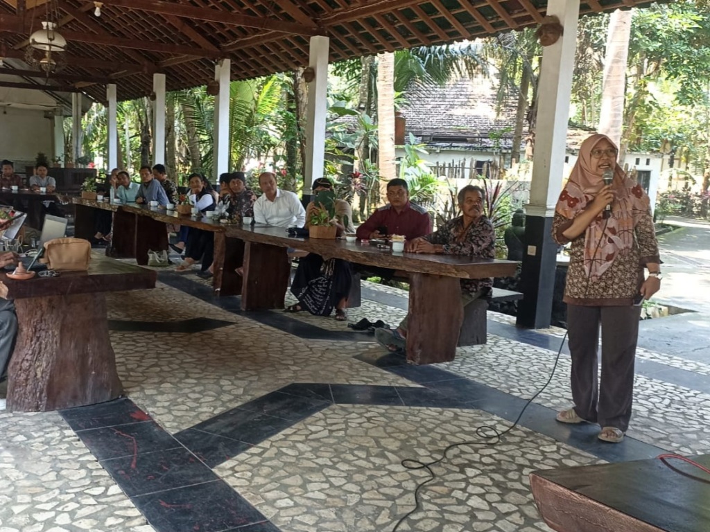 DISKUSI: MLKI DMD Kabupaten Magelang menggelar forum group discussion (FGD) soal permasalahan dan penyusunan solusi terhadap penghayat kepercayaan, Rabu  (25/12).