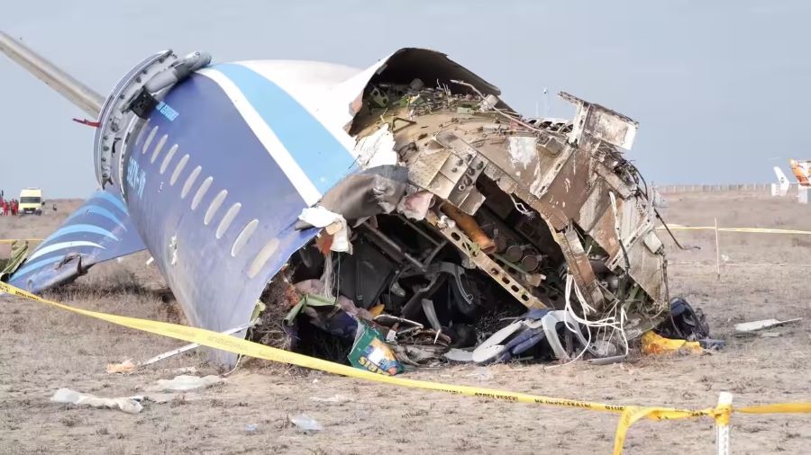 Sisa-sisa tragedi pesawat Azerbaijan Airlines di Aktau membawa duka mendalam bagi dua negara.