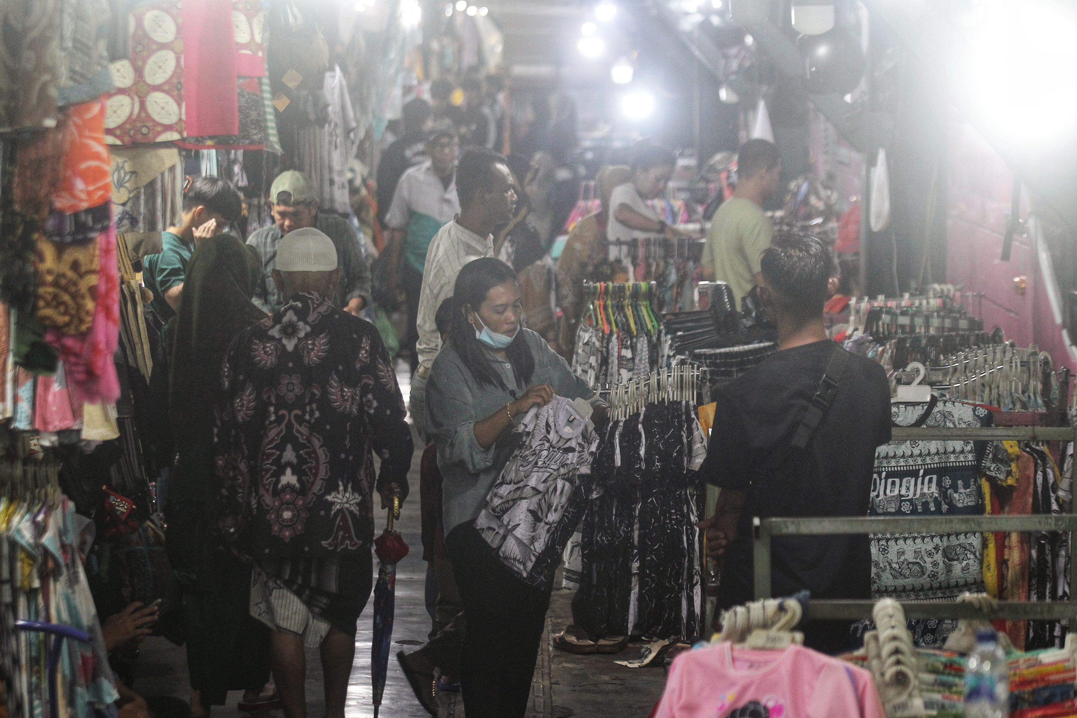 Berpotensi Turunkan Daya Beli Masyarakat, Kenaikan PPN 12 Persen Juga Perparah Defisit Ekonomi Pekerja  &nbsp;