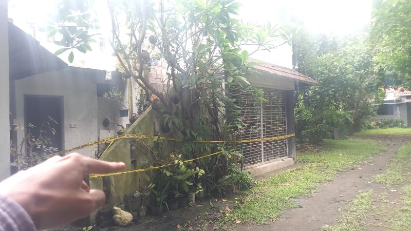 Lokasi kebakaran yang sekarang sudah digaris polisi untuk dilakukan penyelidikan lebih lanjut.&nbsp;