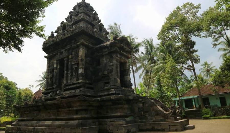 Candi Merak di Klaten menyimpan keindahan arsitektur kuno dan nilai sejarah yang memukau cocok untuk pencinta budaya.