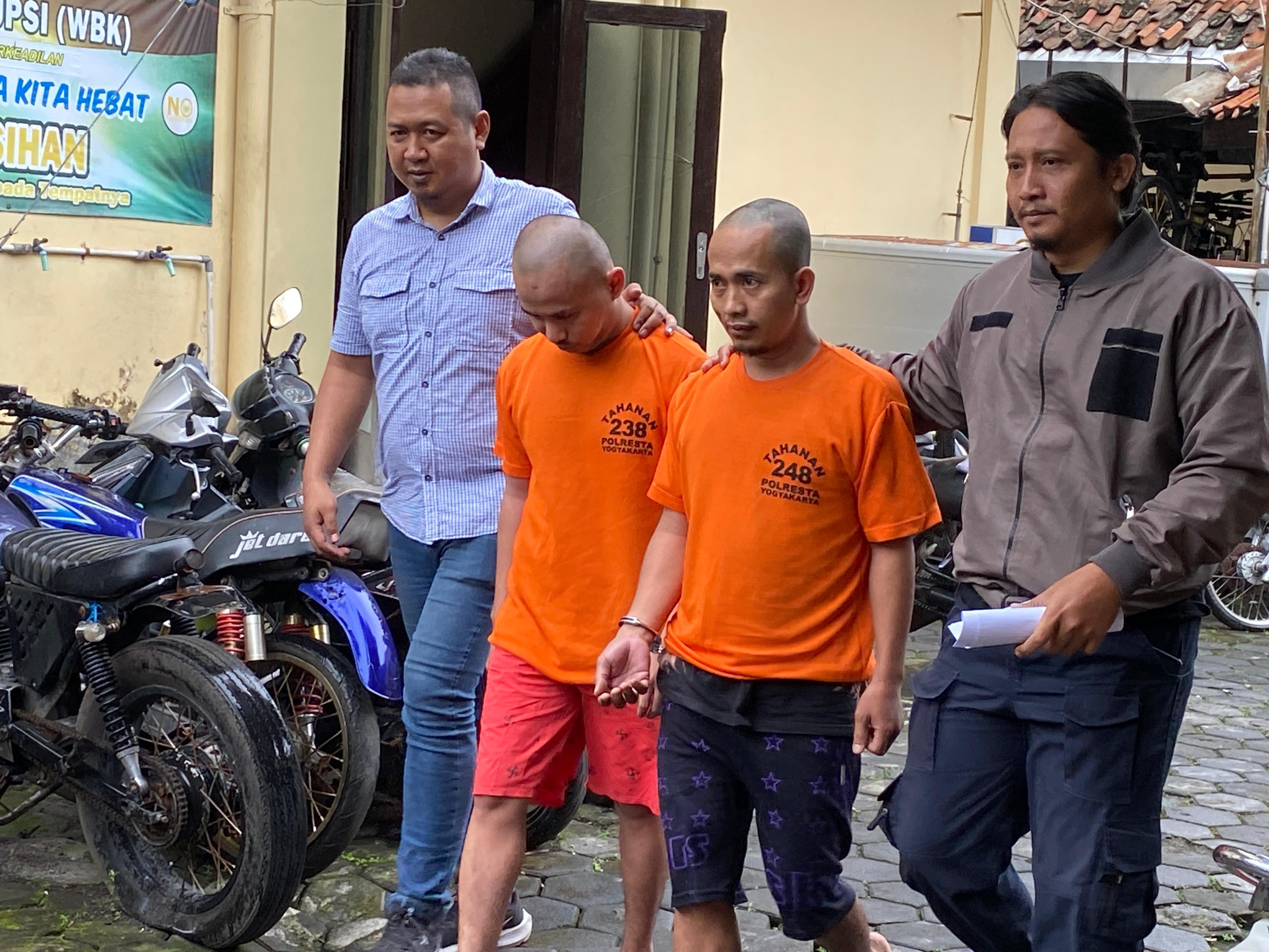 Pelaku penyiraman air keras yang menimpa Natasya Hutagalung bernama Belly Villsen (kiri).  (AGUNG DWI PRAKOSO / RADAR JOGJA)