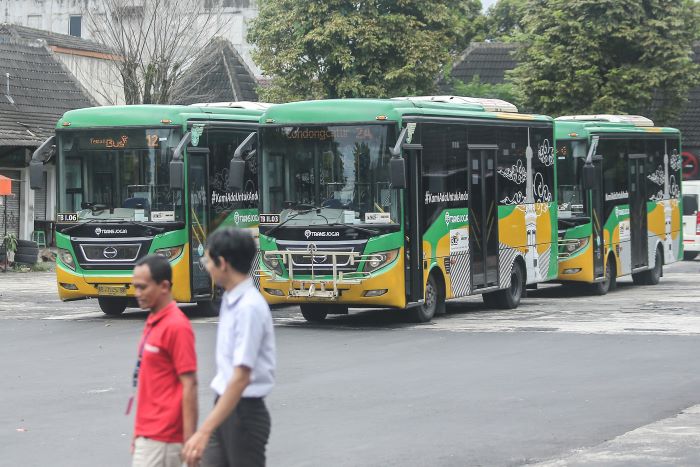 BERHENTI BEROPERASI: Armada teman bus Jogja skema buy the service (BTS) terparkir di Terminal Condongcatur, Depok, Sleman