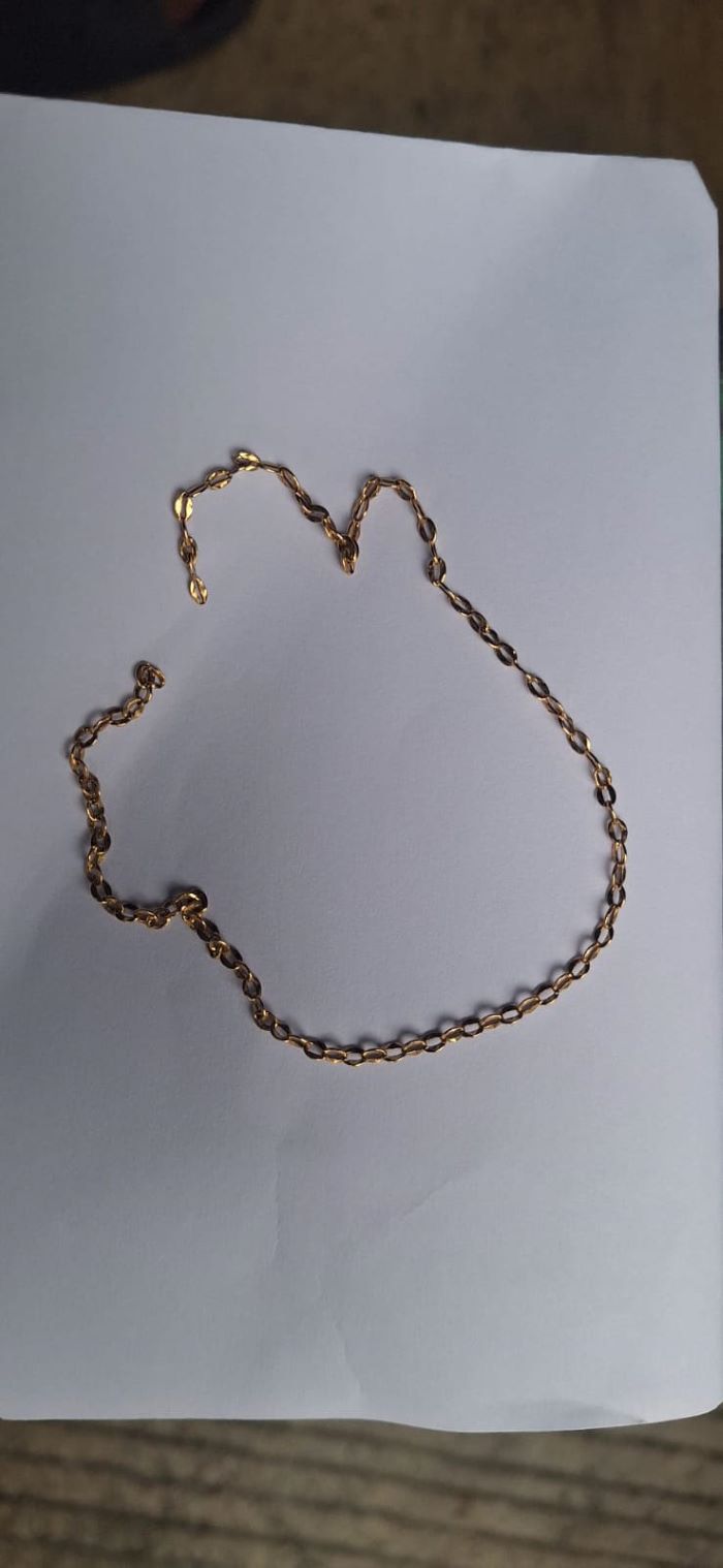 Barang bukti berupa perhiasan kalung yang coba dirampas pleh pelaku penjambretan.