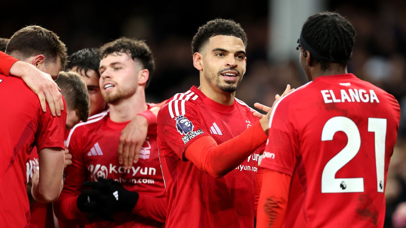 Pemain Nottingham Forest rayakan gol ke gawang Everton dalam kemenangan 2-0 yang mengantarkan mereka ke peringkat dua klasemen Liga Inggris