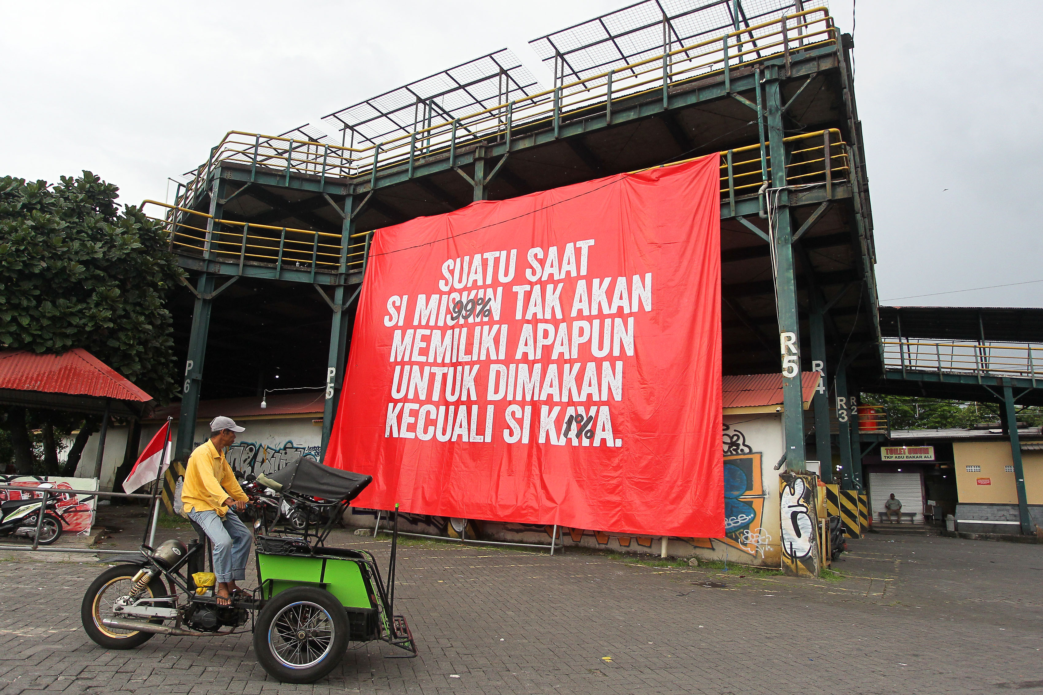 Aliansi Jogja Memanggil Menolak PPN 12 Persen di&nbsp; Jalan Maioboro