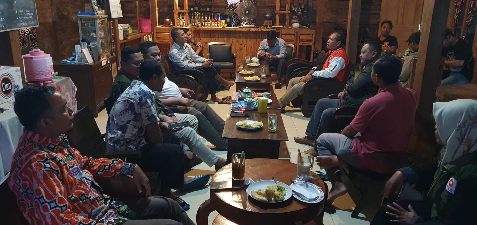 SANTAI - Dialog ringan elit DPD PKS Gunungkidul agend refleksi akhir tahun di Wonosari pada Senin (30/12/2024)