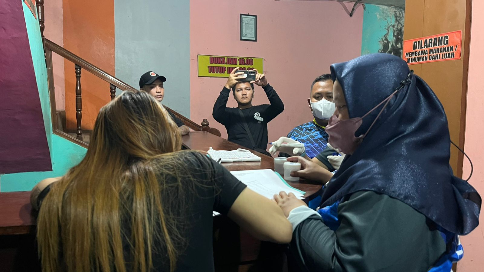 Pelaksanaan tes urien bagi pemandu lagu dan pengunjung tempat hiburan di Kabupaten Purworejo pada Jumat (27/12) lalu.