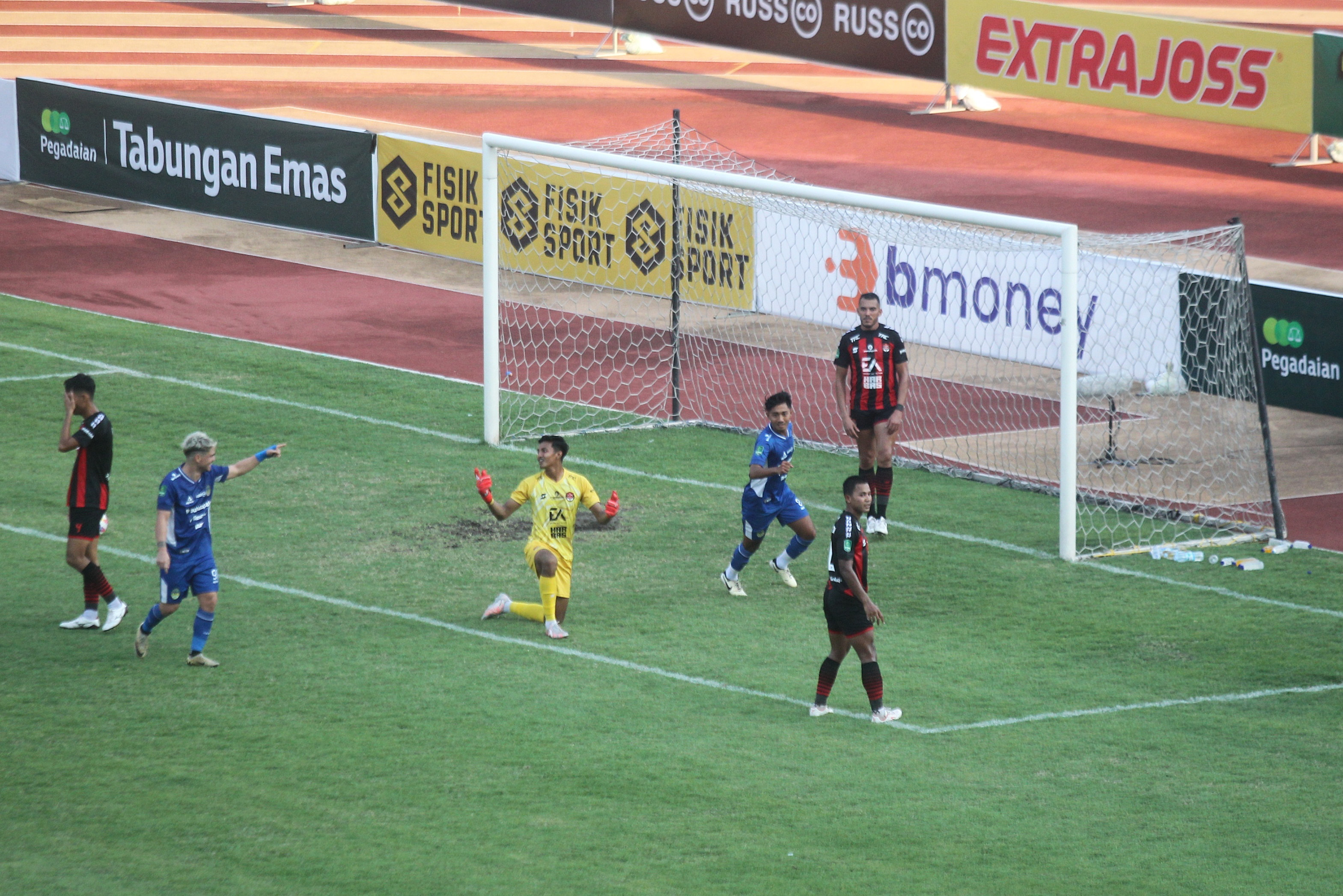 Di pertemuan pertama di Stadion Mandala Krida Minggu (27/10), PSIM Jogja menang telak 3-0 atas tamunya Persekat Tegal