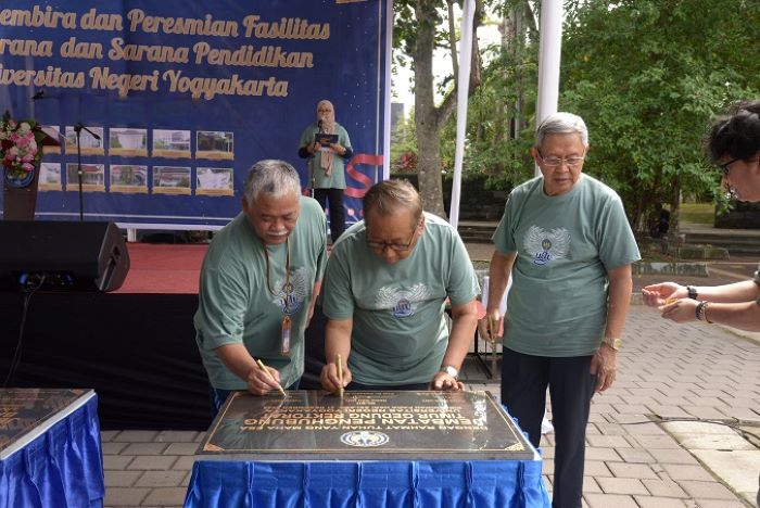 Sesi peresmian berbagai gedung dan sarana prasarana UNY untuk mendukung kegiatan dan program civitas akademika
