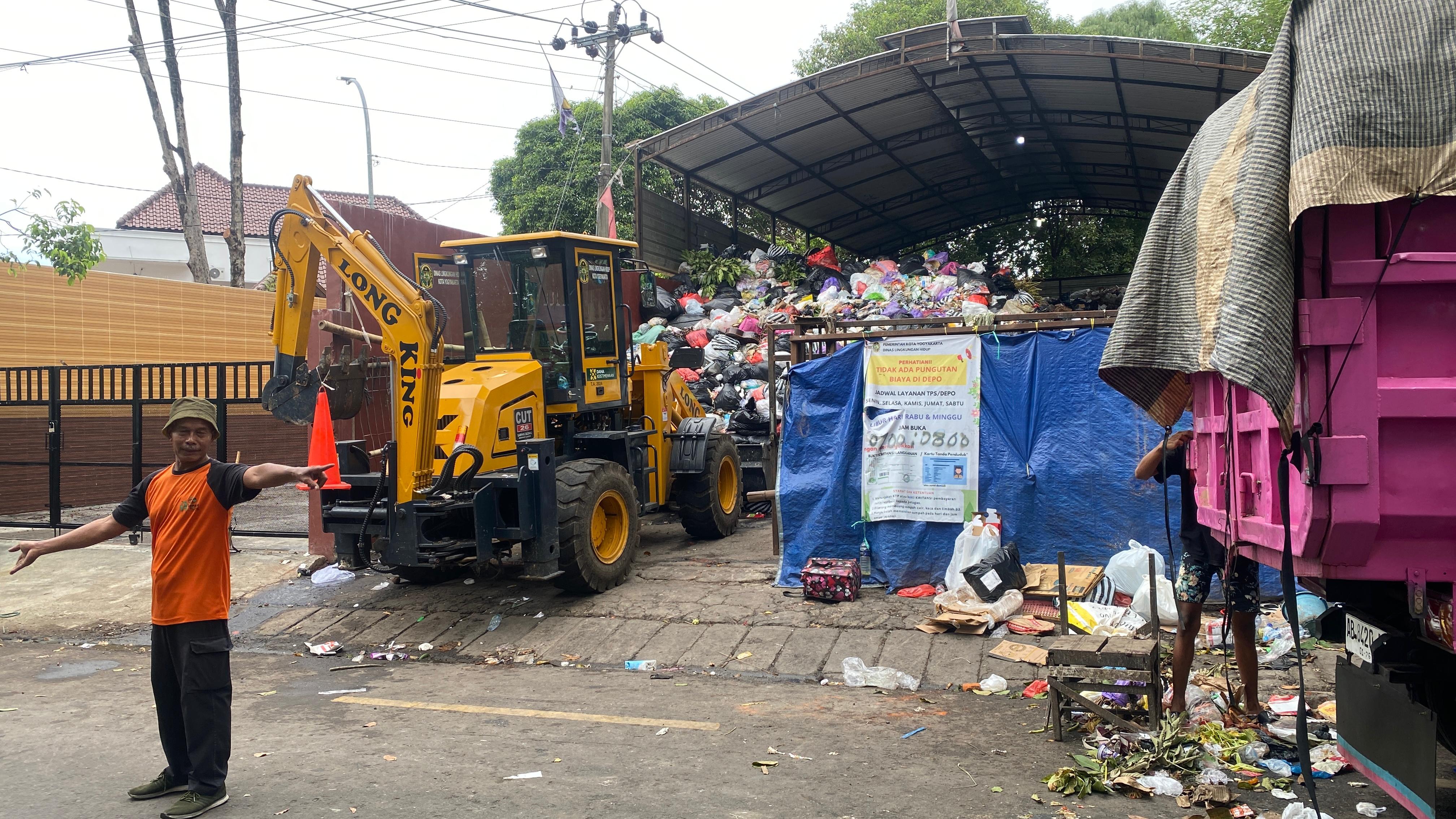 Ilustrasi kondisi sampah di Depo Mandala Krida Jogja, Selasa (24/12/2024).  (AGUNG DWI PRAKOSO / RADAR JOGJA)