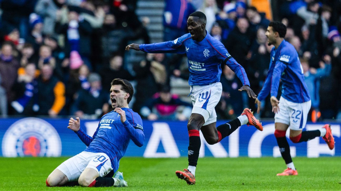 Selebrasi pemain Rangers usai mencetak gol ke gawang Celtic dalam derbi Old Firm Liga Skotlandia