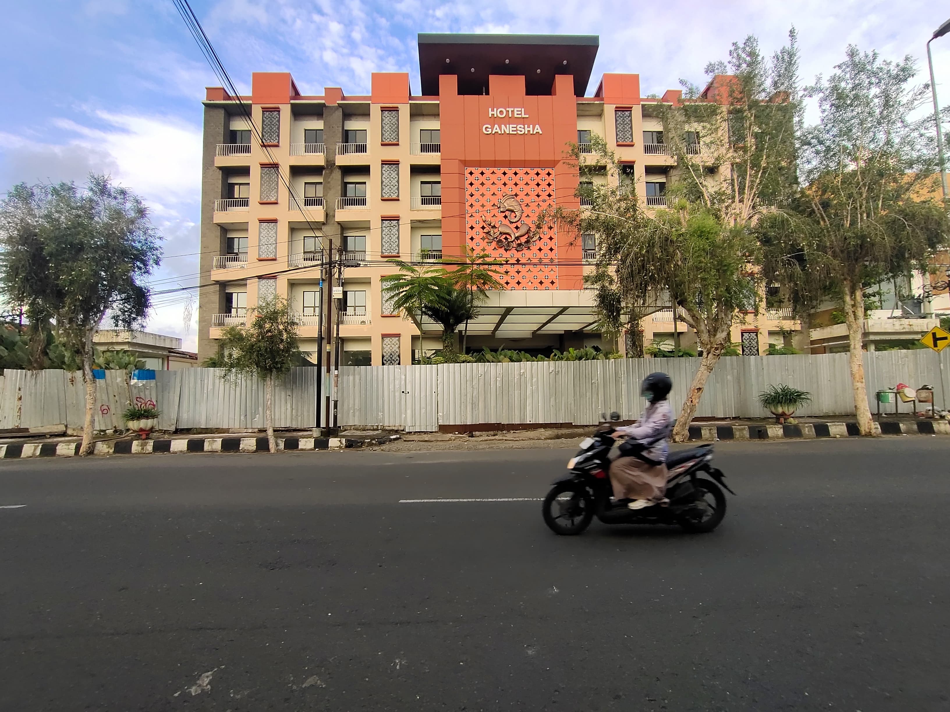 JIHAN ARON VAHERA/RADAR JOGJA Suasana proyek Hotel Ganesha Purworejo yang berada di Jalan Kolonel Sugiono.