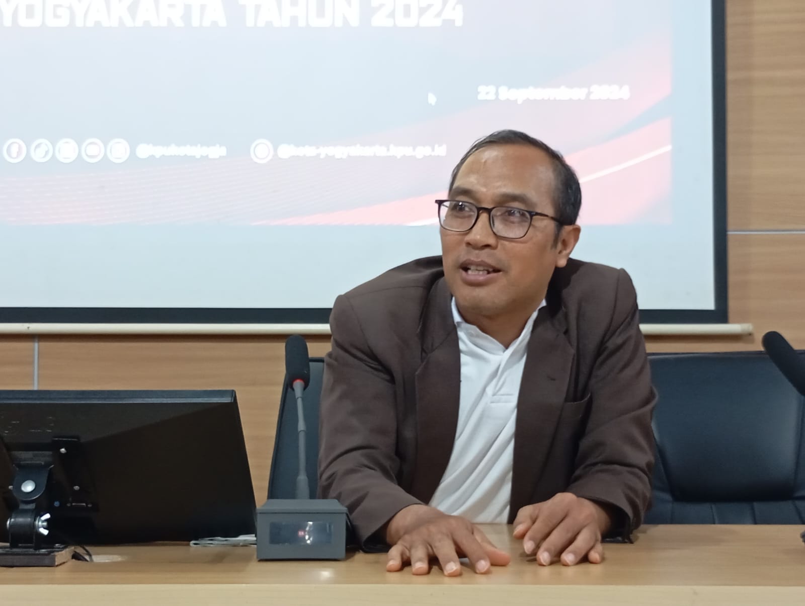 Ketua KPU Kota Jogja Noor Harsya Aryo Samudro.  (IWAN NURWANTO/Radar Jogja)