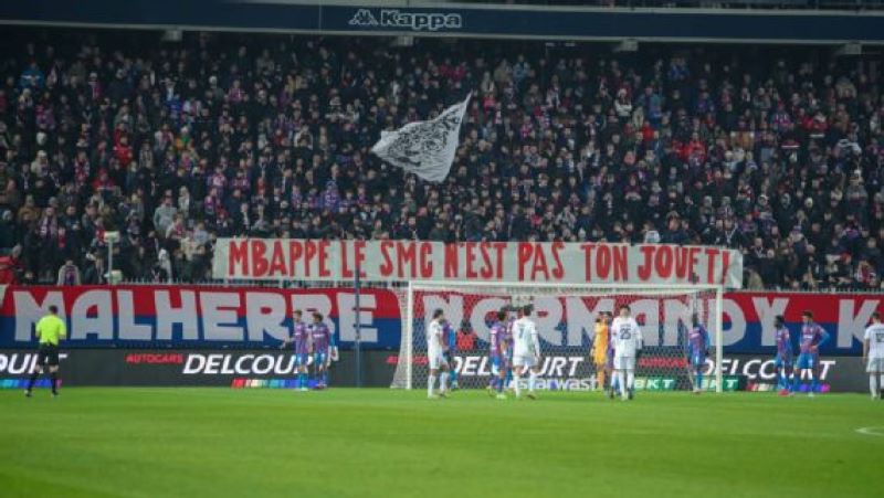 Para penggemar SM Caen bentangkan spanduk protes atas kepemilikan Kylian Mbappe (@DamienDeslande2)