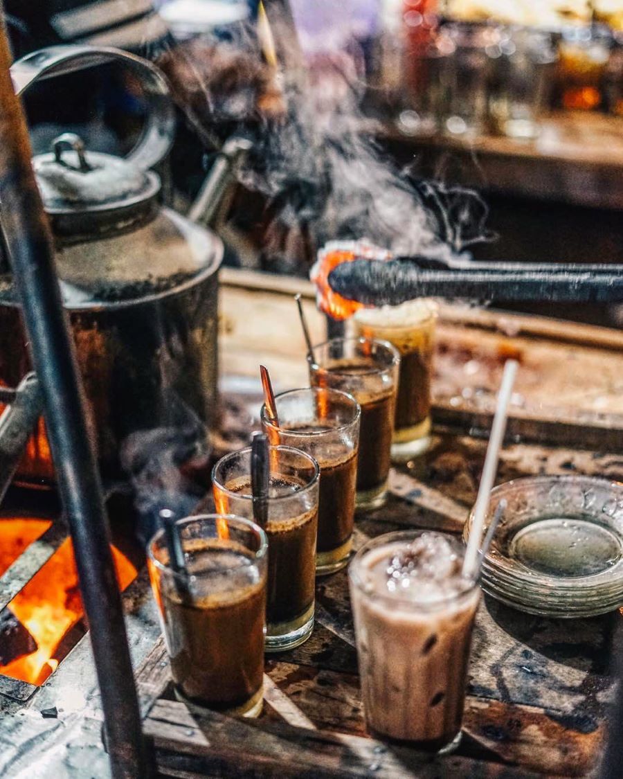 Kopi Jos Angkringan Lik Man, Jogja.
