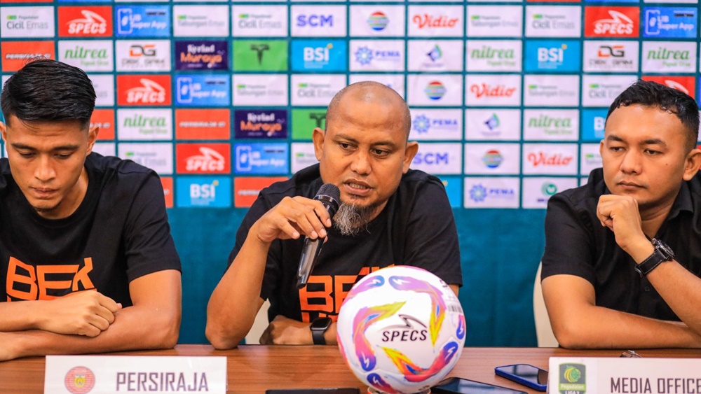 Pelatih Persiraja Banda Aceh, Akhyar Ilyas dalam sesi pers pre-match Pegadaian Liga 2 kontra Dejan FC (LIB)