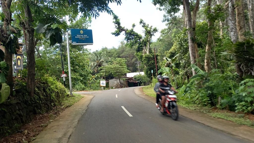 AKSES UTAMA: Sejumlah titik di Jalur Imogiri-Dodogan dan jalur Seribu Batu hingga Perempatan Terong yang masih minim LPJU.  &nbsp;