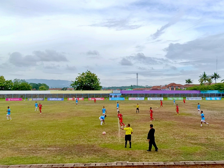 Laga Persak Kebumen kontra PSIW Wonosobo di Stadion Candradimuka, Sabtu (4/1).