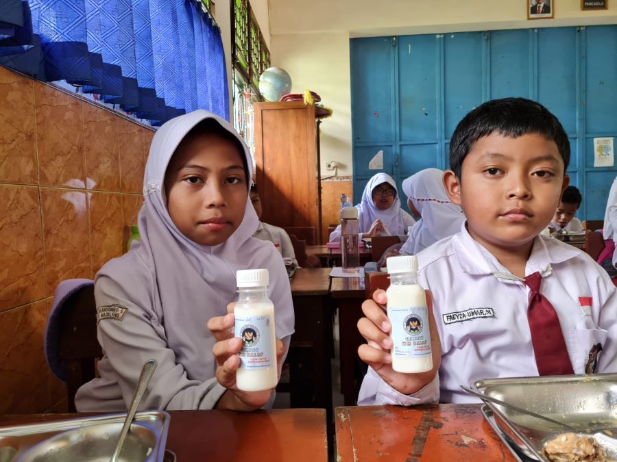 BERNUTRISI: Susu yang digunakan sebagai menu utama program makan bergizi gratis merupakan buatan UMKM Kota Magelang, Senin (6/1/2025).