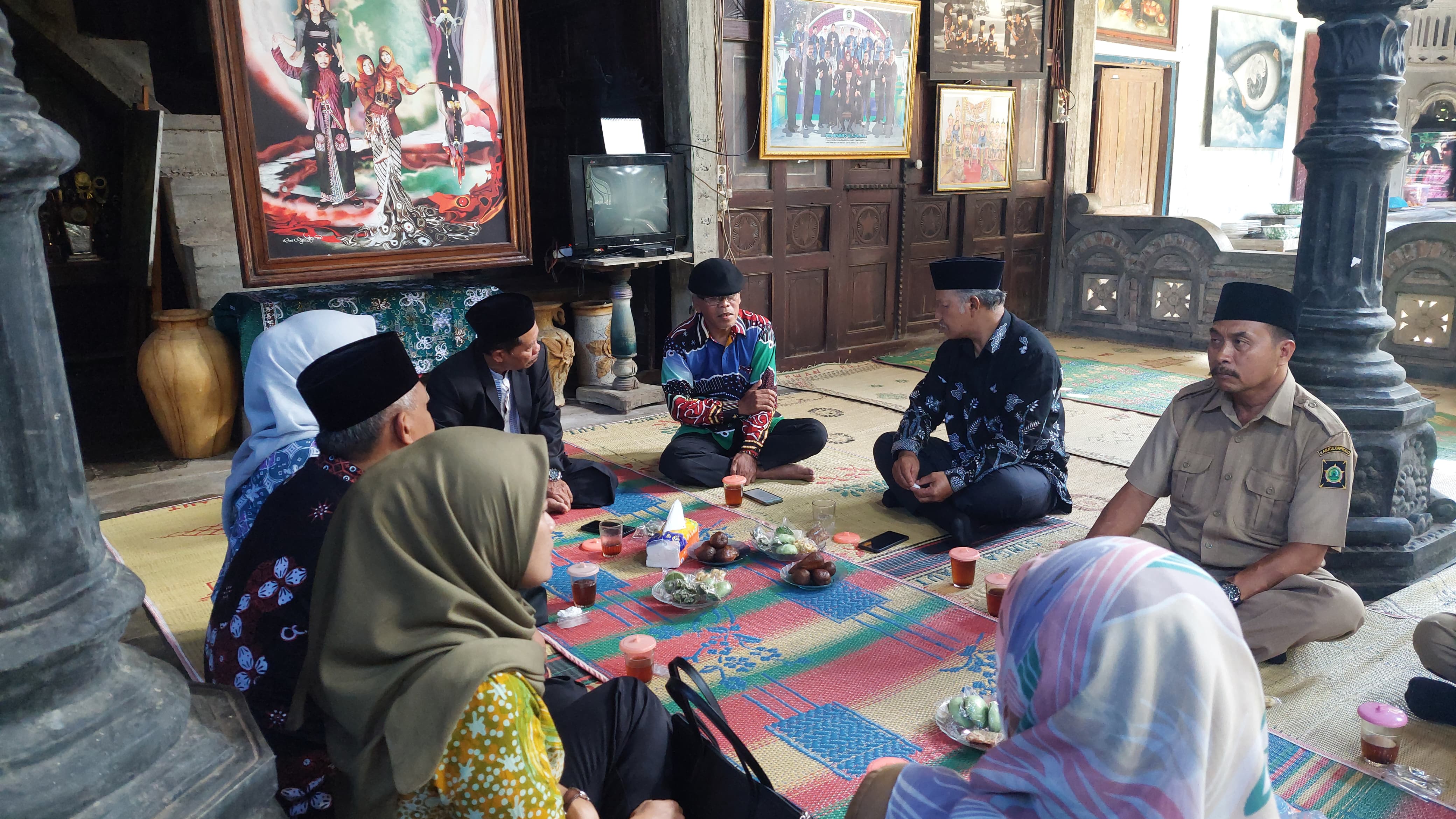 &nbsp;  ANJANGSANA: DPRD Kulon Progo mengunjung kediaman tokoh masyarakat di Samigaluh.