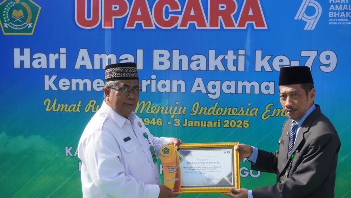 MIM Kenteng menyabet predikat Juara I sebagai Madrasah Swasta Berprestasi jenjang MI se-Kabupaten Kulon Progo pada Jumat (3/1/2025).