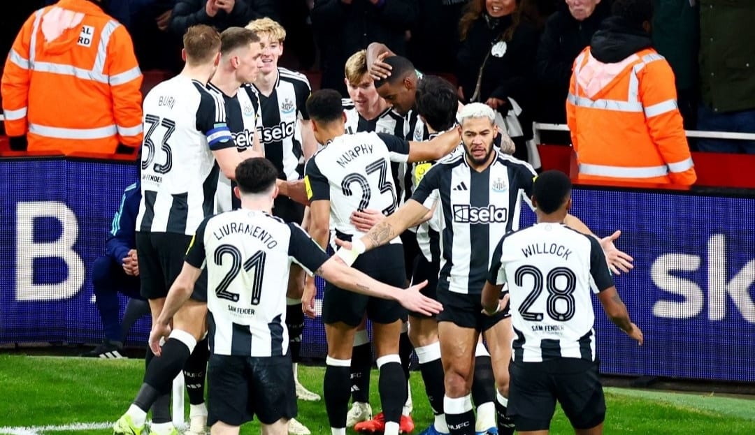Selebrasi pemain Newcastle United setelah mencetak gol ke gawang Arsenal di Carabao Cup