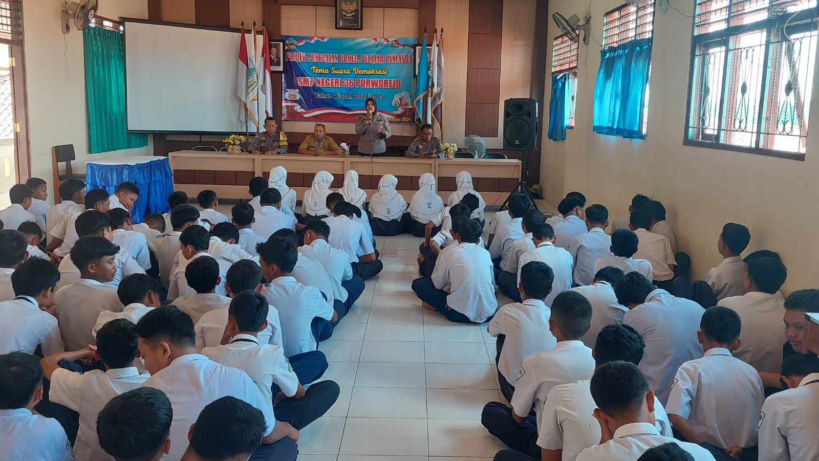 GAET PESERTA DIDIK: Pelajar SMP di Kabupaten Purworejo saat mendapatkan sosialisasi terkait SMA Kemala Taruna Bhayangkara dari Polres Purworejo, beberapa waktu lalu.