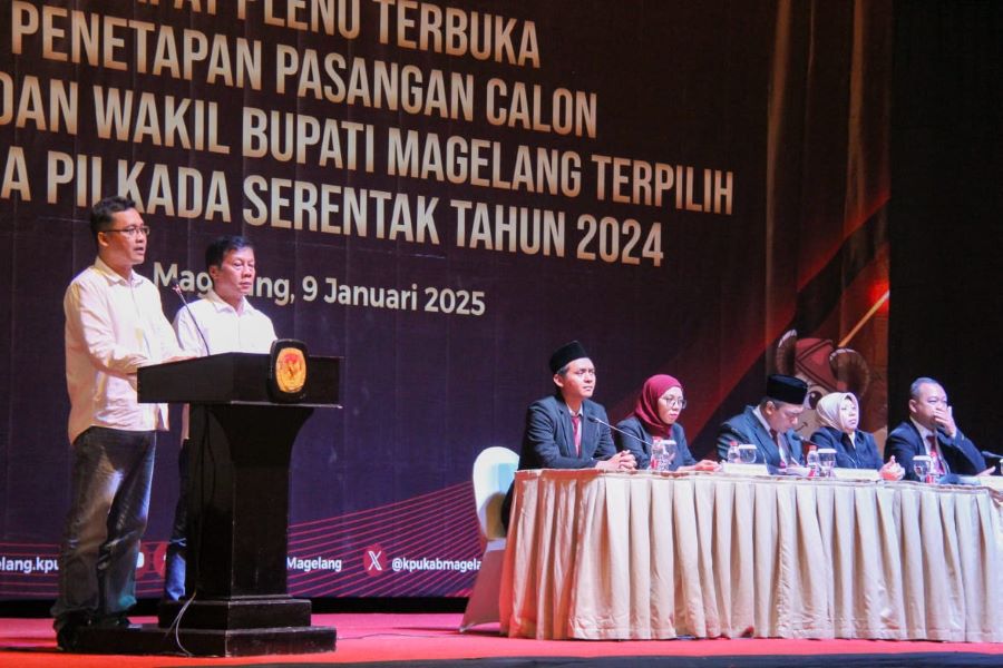 RESMI: Grengseng Pamuji-Sahid memberikan sambutan usai ditetapkan sebagai pasangan bupati dan wakil bupati Magelang terpilih periode 2025-2030 pada Kamis (9/1/2025).