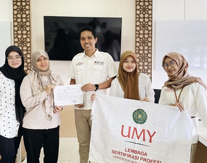 Sesi penyerahan empat skema Lembaga Sertifikasi Profesi (LSP) baru yang ada di Universitas Muhammadiyah Yogyakarta (UMY).