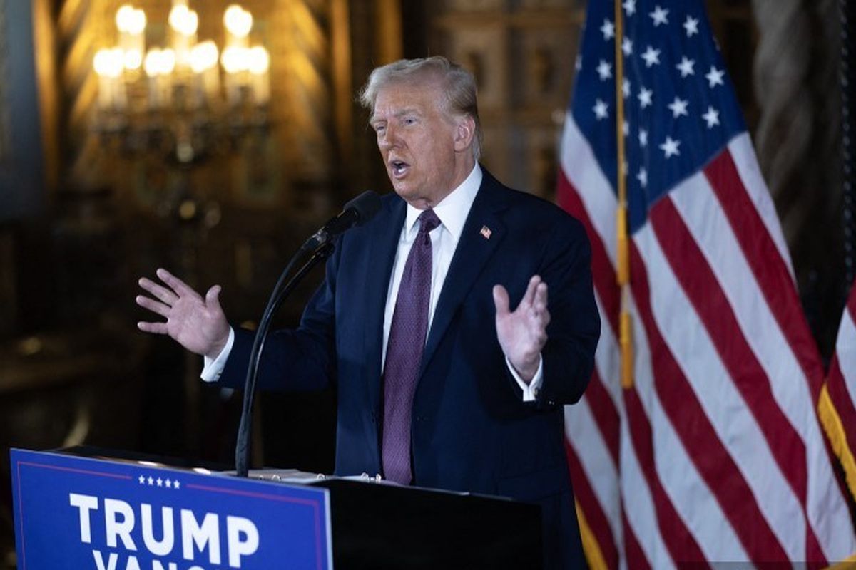 Presiden terpilih Amerika Serikat, Donald Trump mengeluarkan berbagai pernyataan kontroversial sebelum dilantik.