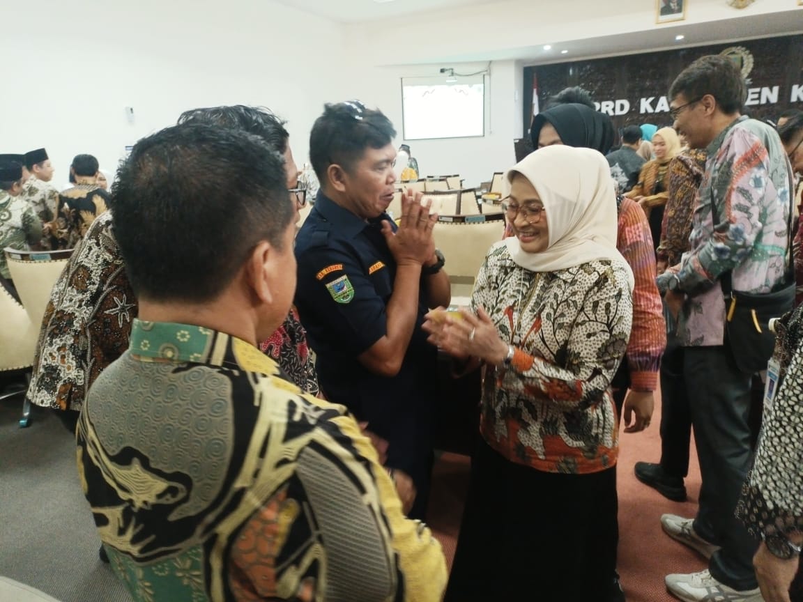 Penandatanganan berita acara rapat paripurna DPRD Kebumen dengan agenda penetapan kepala daerah tepilih hasil Pilkada 2024, kemarin.  Dokumentasi Humas DPRD Kebumen  &nbsp;