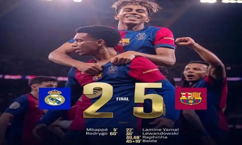 Para pemain barcecolan merayakan kemenangan setelah mencetak gol ke 5 di gawang real madrid.