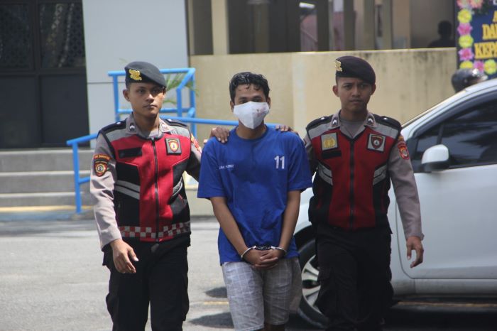 Tersangka pencuri infak yang dihadirkan di Mapolres Bantul