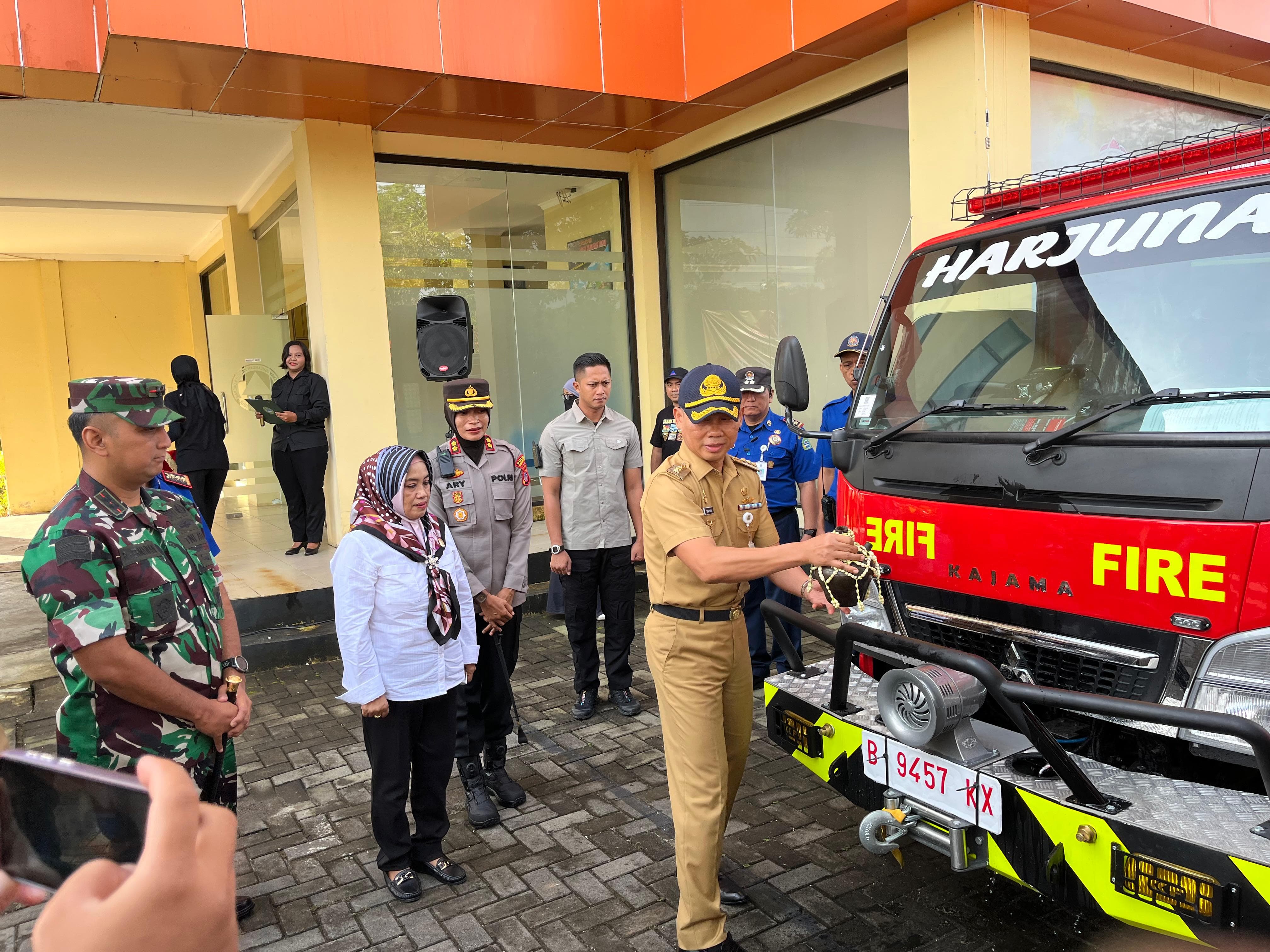 Peluncuran empat mobil damkar baru di pelataran kantor BPBD Gunungkidul, Selasa (14/1) pagi.