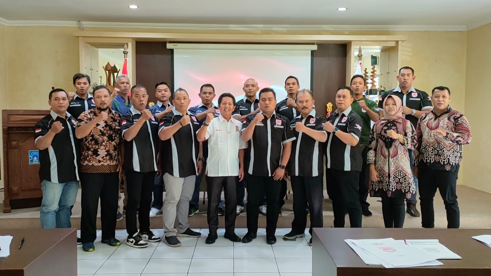 Reno Candra Sangaji  (depan tengah) saat berfoto bersama usai terpilih jadi Ketua Pabersi DIY Tahun 2025  &nbsp;