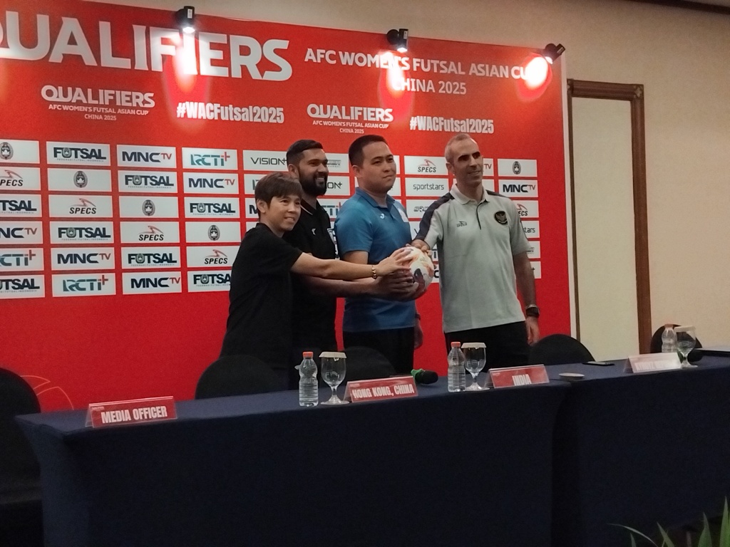 Keterangan Pelatih Timnas Futsal Putri Indonesia Luis Estrela saat jumpa pers di Hotel Loman, Selasa (14/1).  &nbsp;