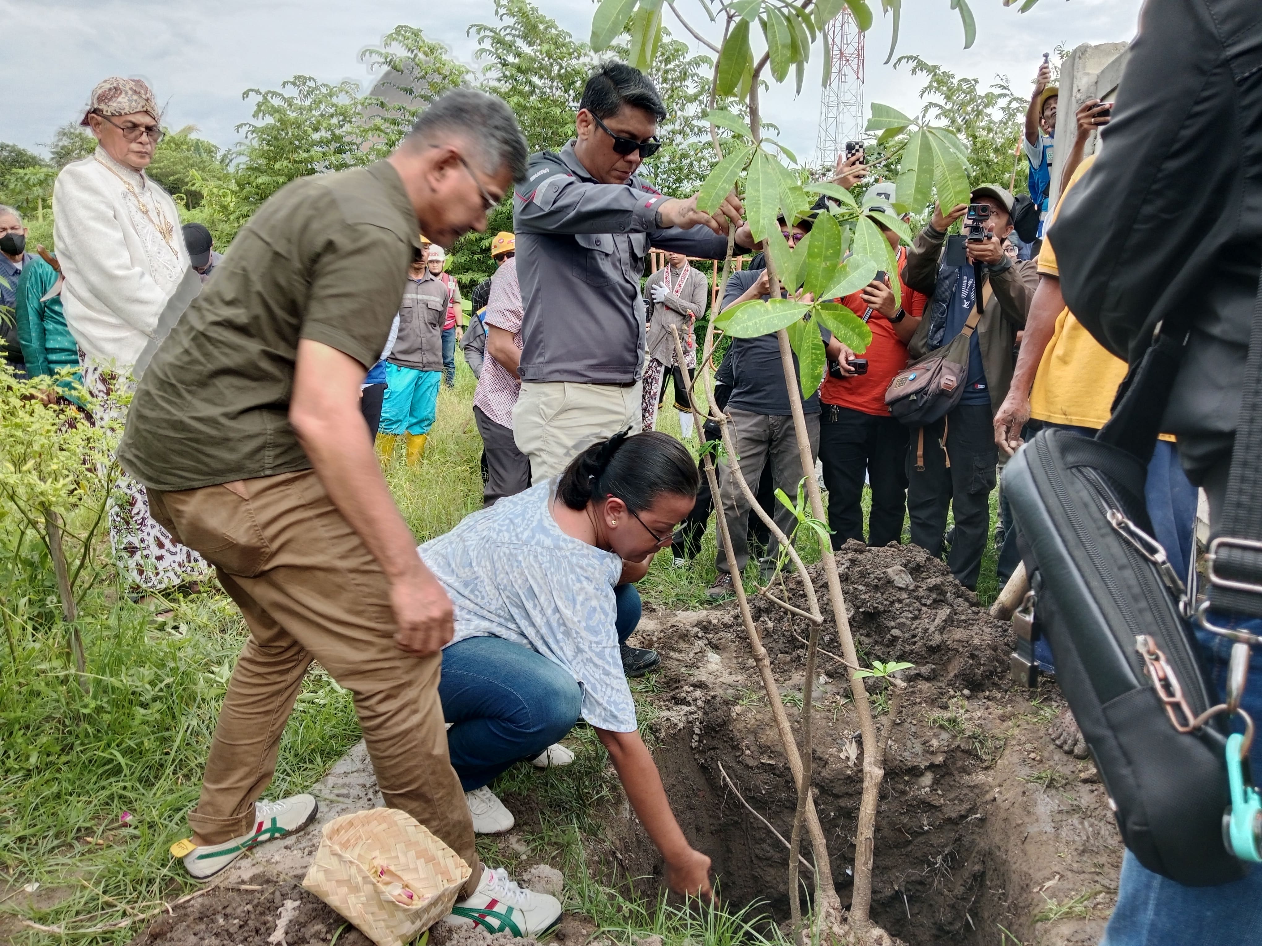 GKR Mangkubumi memimpin prosesi upacara pemindahan makam