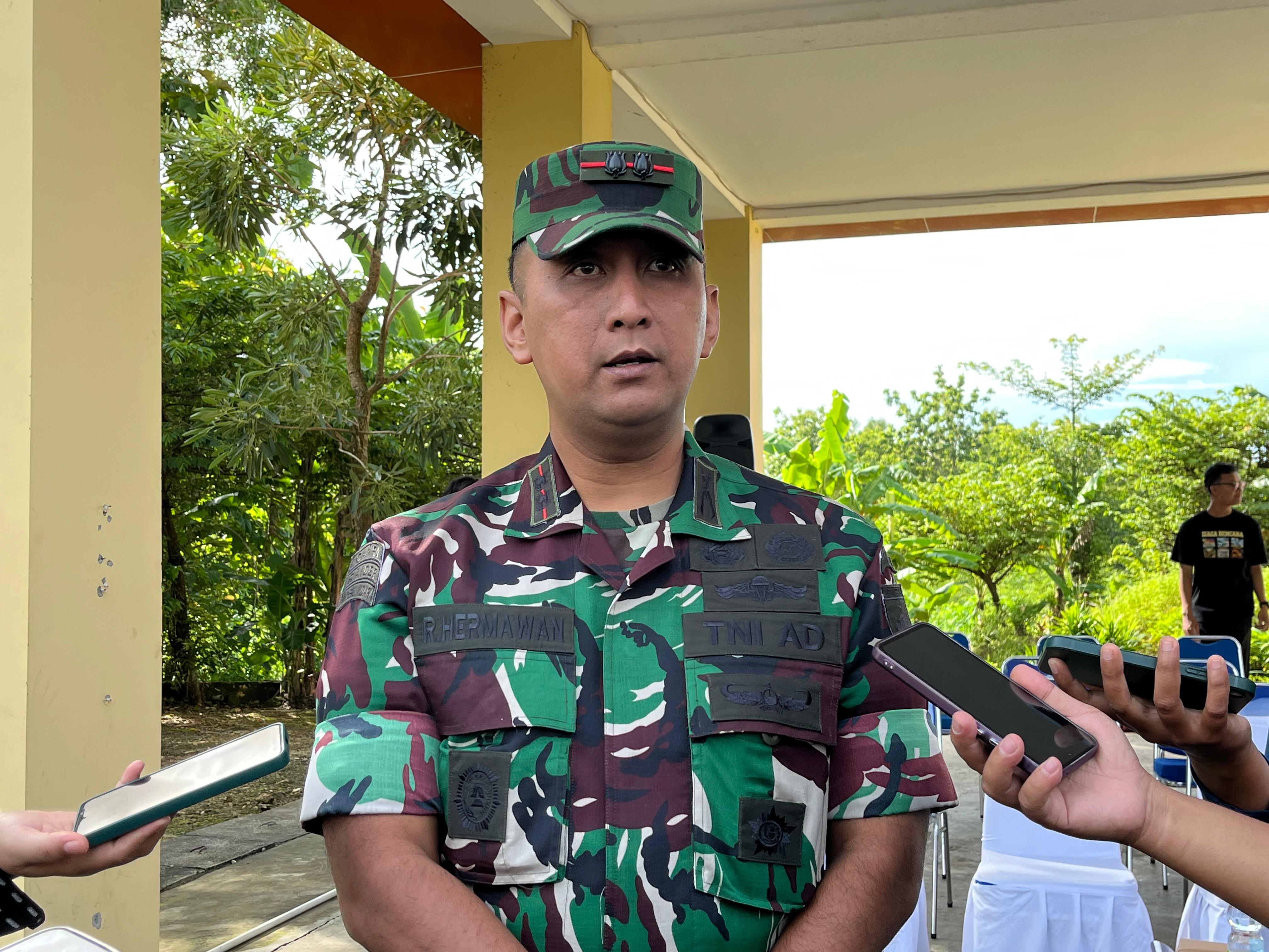 Komandan Kodim 0730 Letkol Inf Roni Hermawan saat diwawancarai awak media.