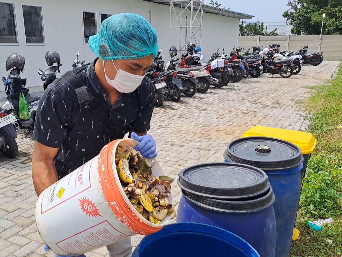 &nbsp;  DIOLAH: Limbah yang dihasilkan dari SPPG Kota Magelang akan diserahkan kepada UMKM Reformasi Hijau untuk dijadikan pakan maggot.