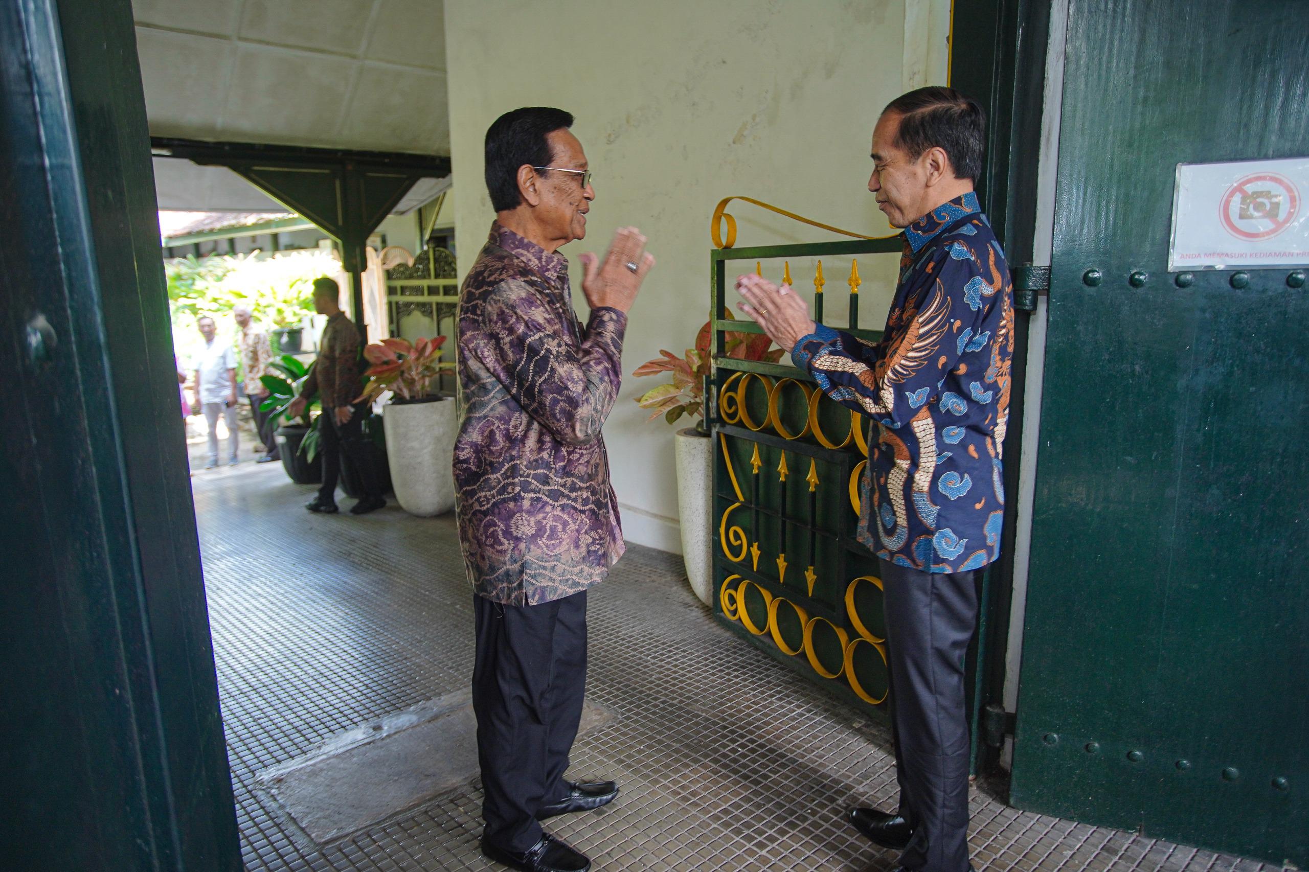 Sri Sultan Hamengku Bawono Ka 10 dan Joko Widodo.  (Dokumentas Humas Pemprov DIY)