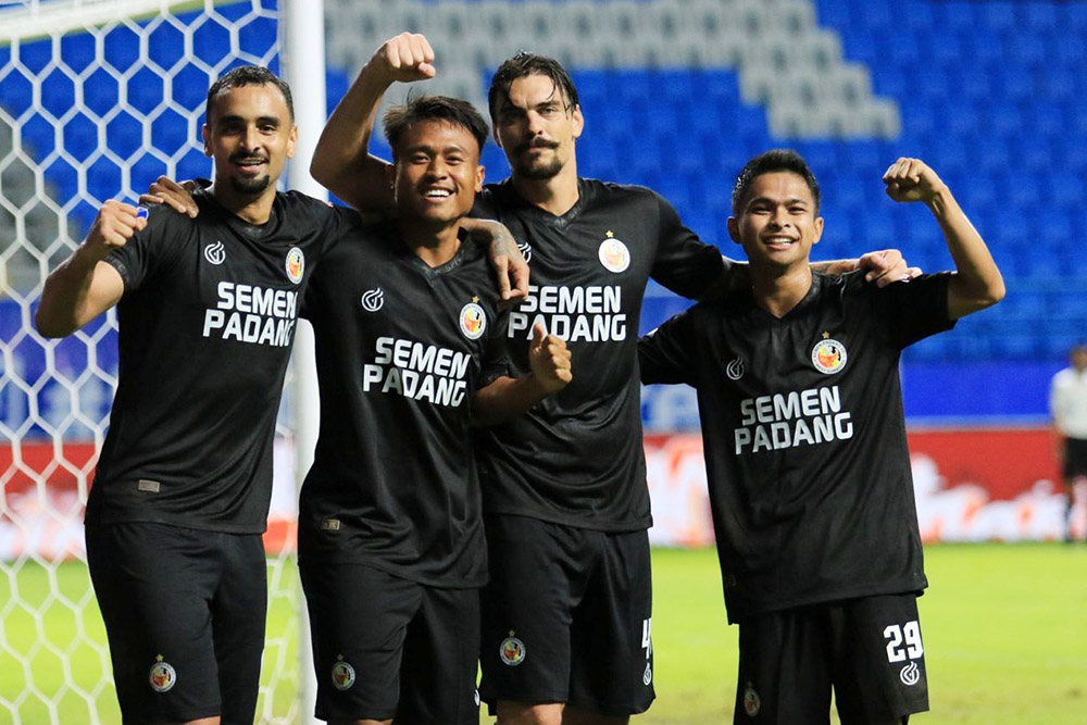 Pemain Semen Padang rayakan kemenangan atas Borneo FC
