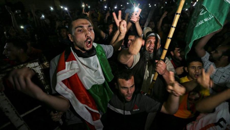 Rakyat Palestina bergembira menyambut perjanjian kerja sama Palestina-Israel.