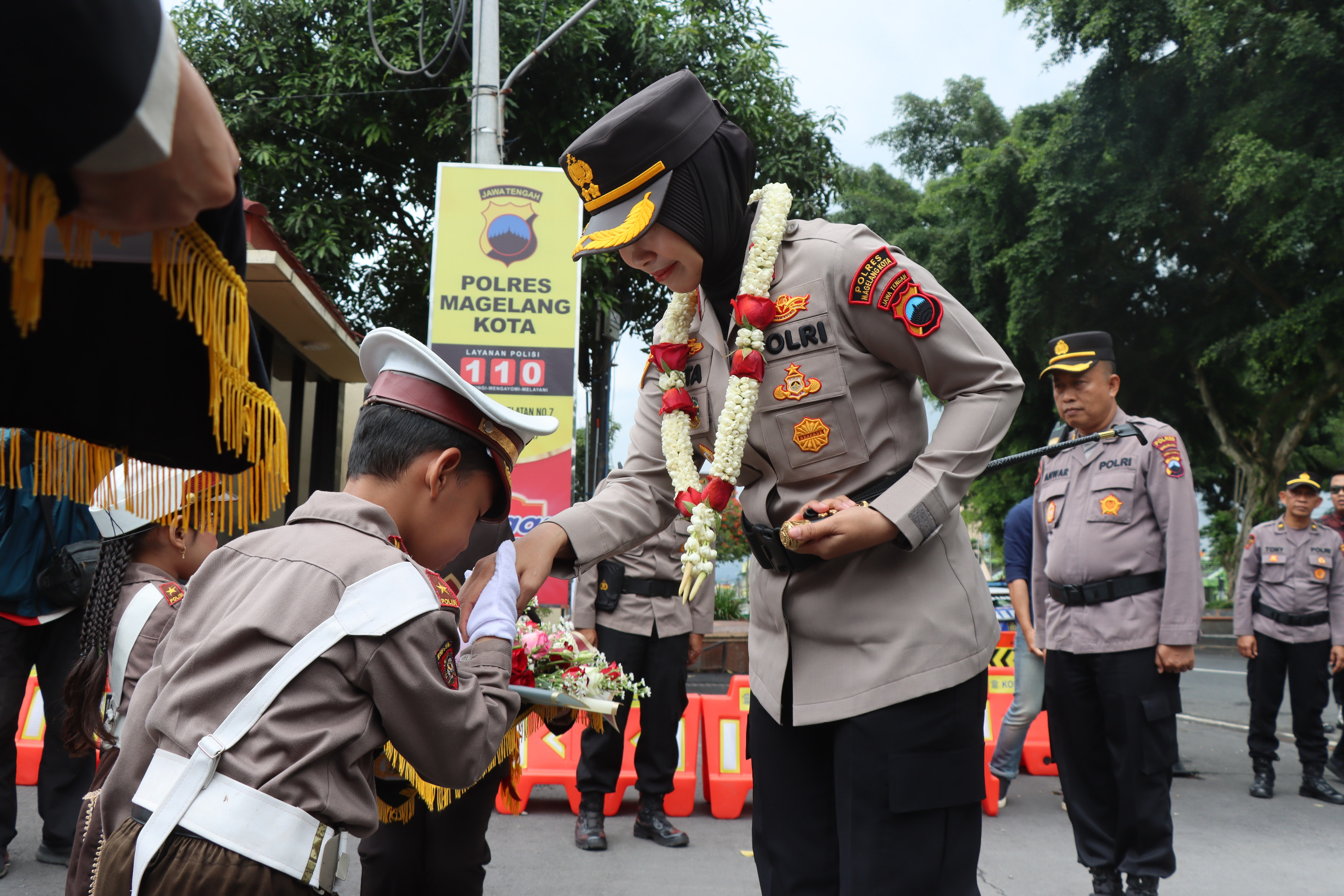 AKBP&nbsp;Anita Indah Setyaningrum&nbsp;resmi menggantikan AKBP&nbsp;Dhanang&nbsp;Bagus Anggoro&nbsp;sebagai Kapolres Magelang Kota, Sabtu (19/1).