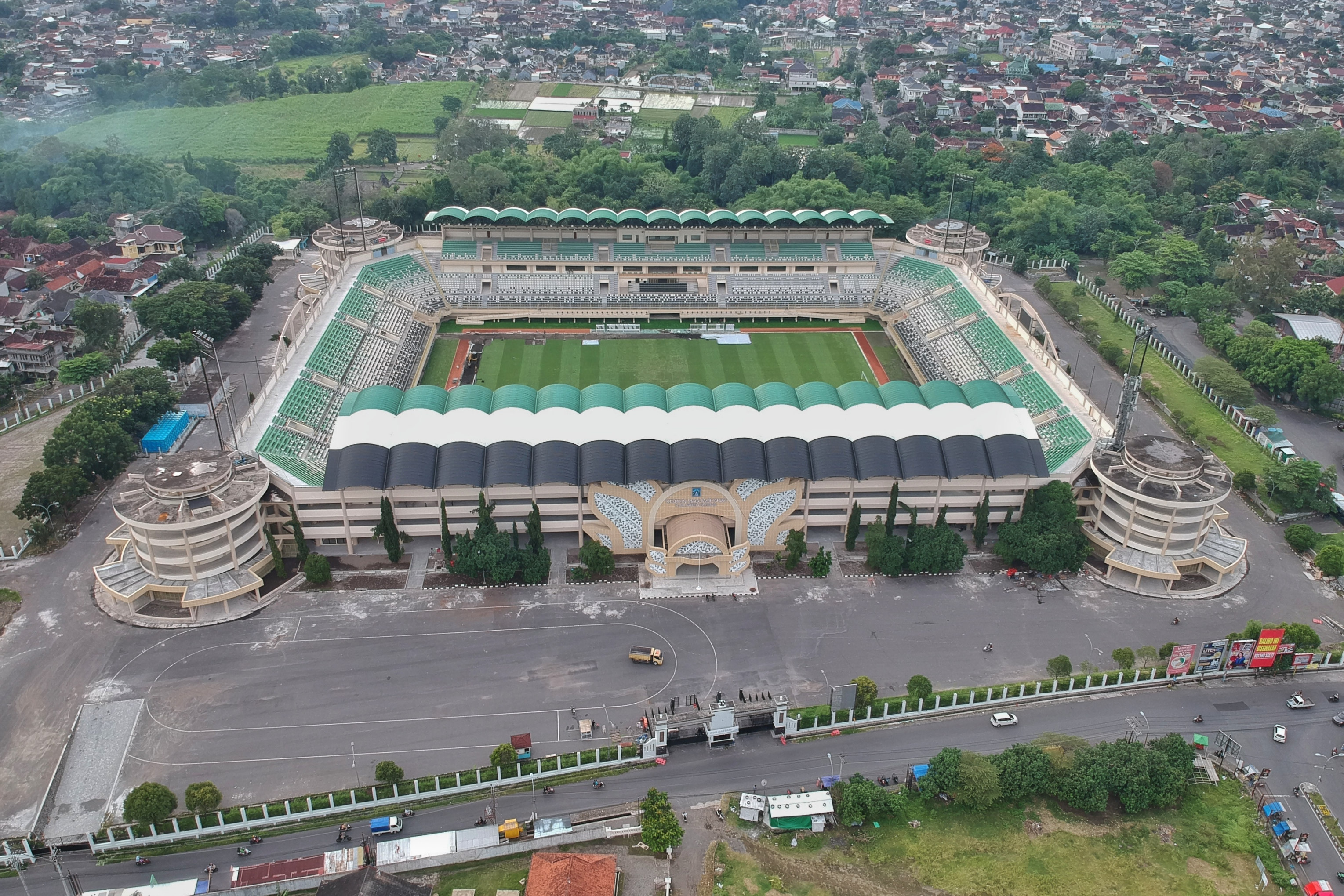 Foto udara yang memperlihatkan kemegahan Maguwoharjo International Stadium.